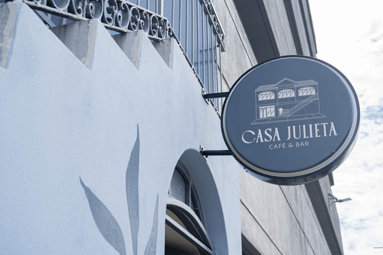 Letrero colgante de Casa Julieta